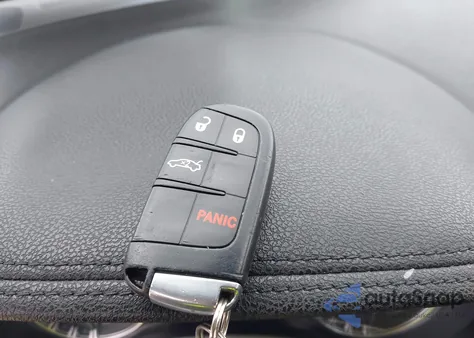 2019 Chrysler 300 Touring из США, поврежденный, VIN 2C3CCAAG3KH602030